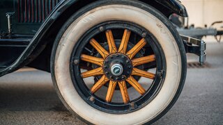 Почему шины чёрные, хотя первые были белыми - фото 1 от автора CarCritic в Бортжурнале