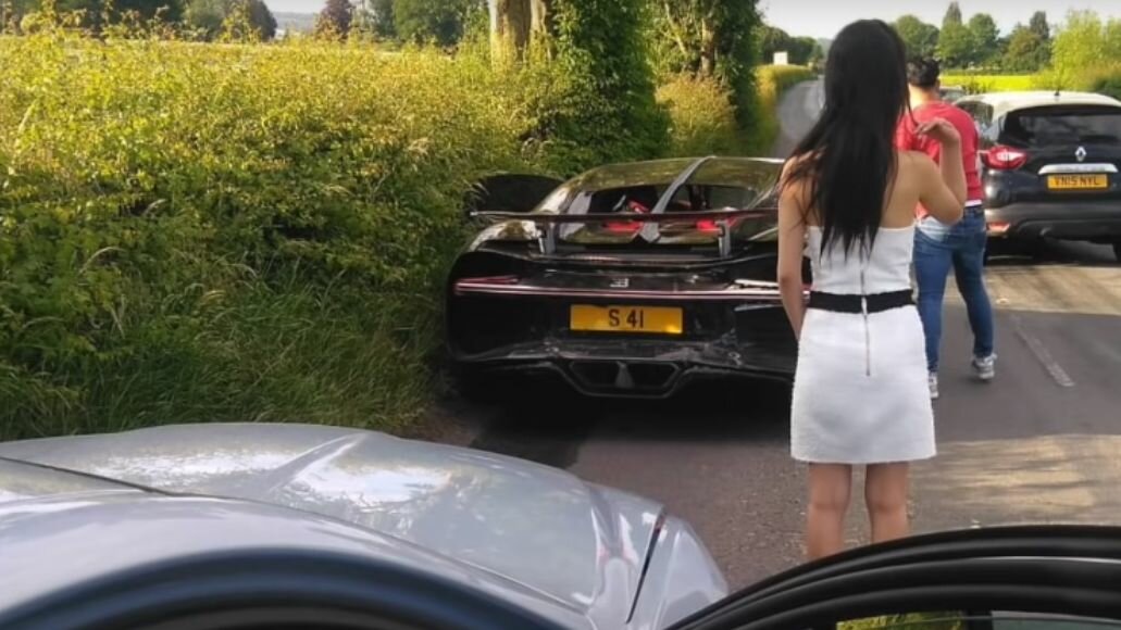 Bugatti за 3 миллиона долларов попал в аварию. Видео