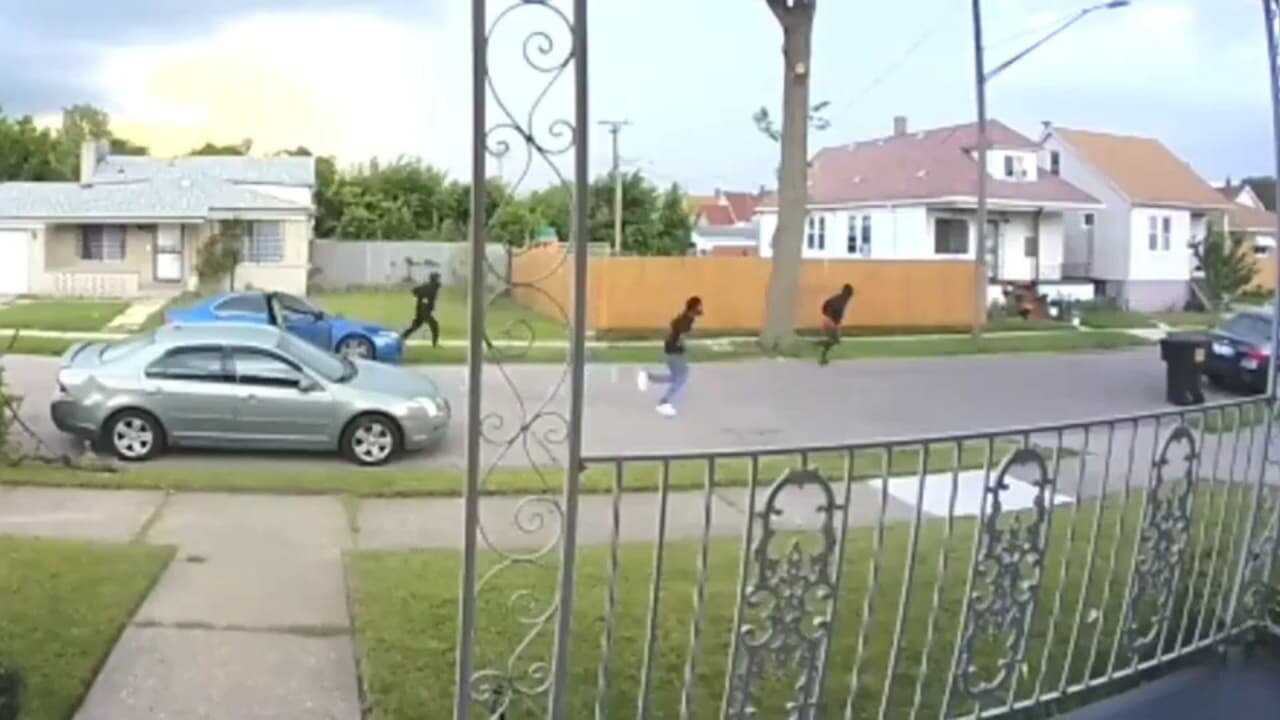 Воры не смогли угнать машину: они не справились с механической коробкой
