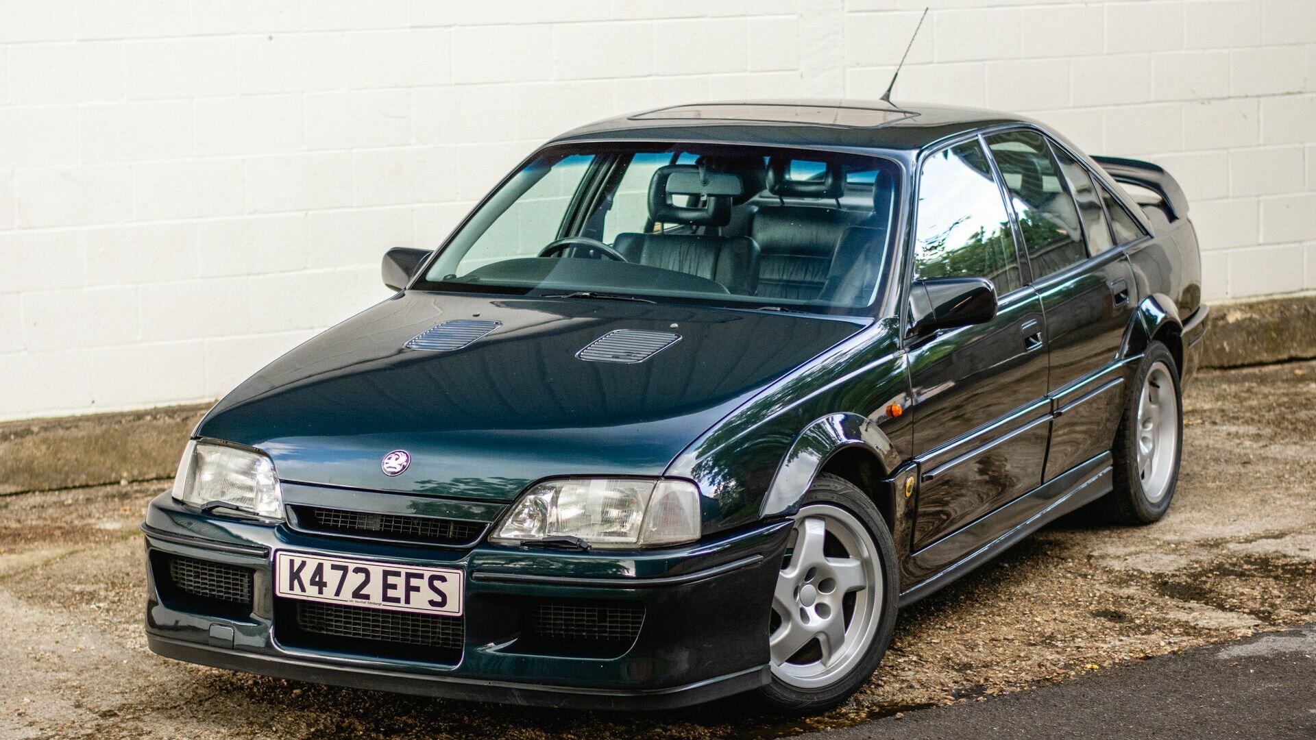 Культовый суперседан Vauxhall Lotus Carlton выставили на аукцион