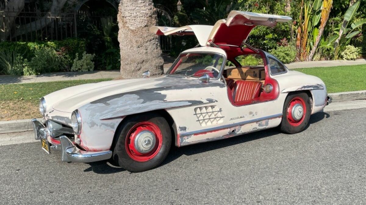 Потрёпанный Mercedes-Benz 300 SL продали за 103 миллиона рублей, и это недорого