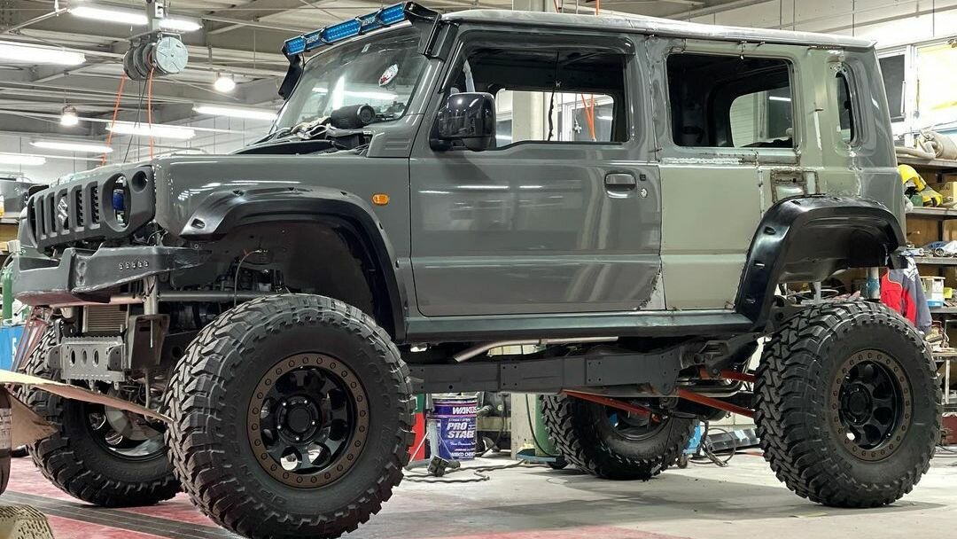 Японские студенты не стали ждать, когда выйдет пятидверный Suzuki Jimny. И построили его сами