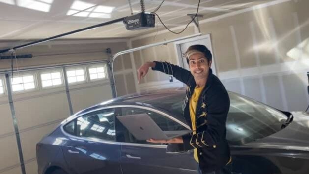 Владелец Tesla майнит до 800 долларов в месяц с помощью электрокара
