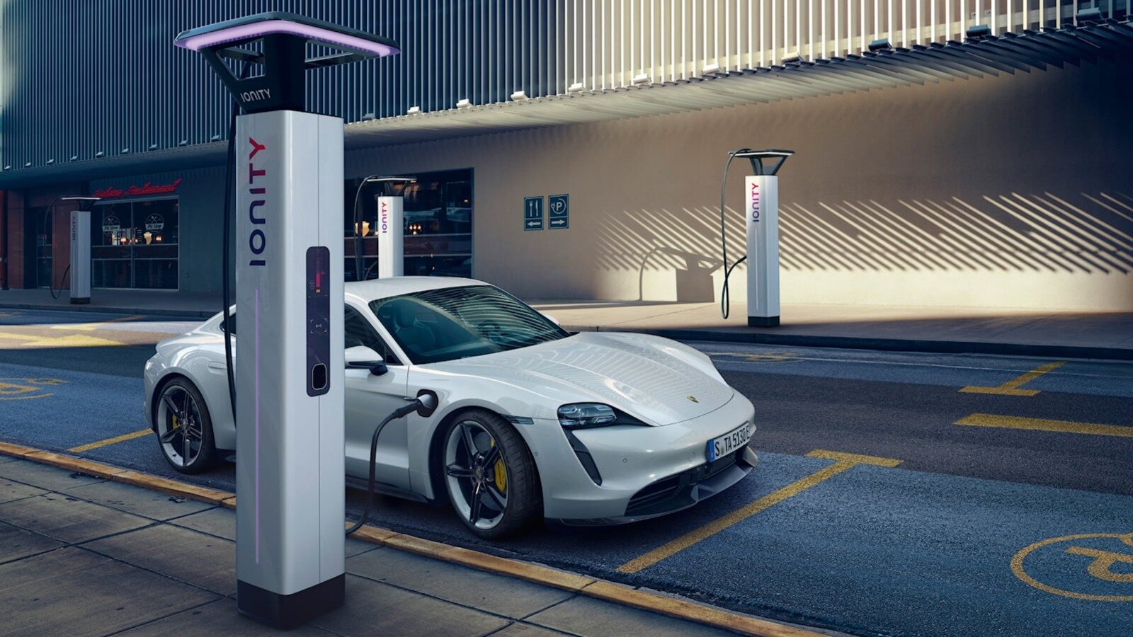 В Porsche спрогнозировали увеличение запаса хода электромобилей до 1300 километров