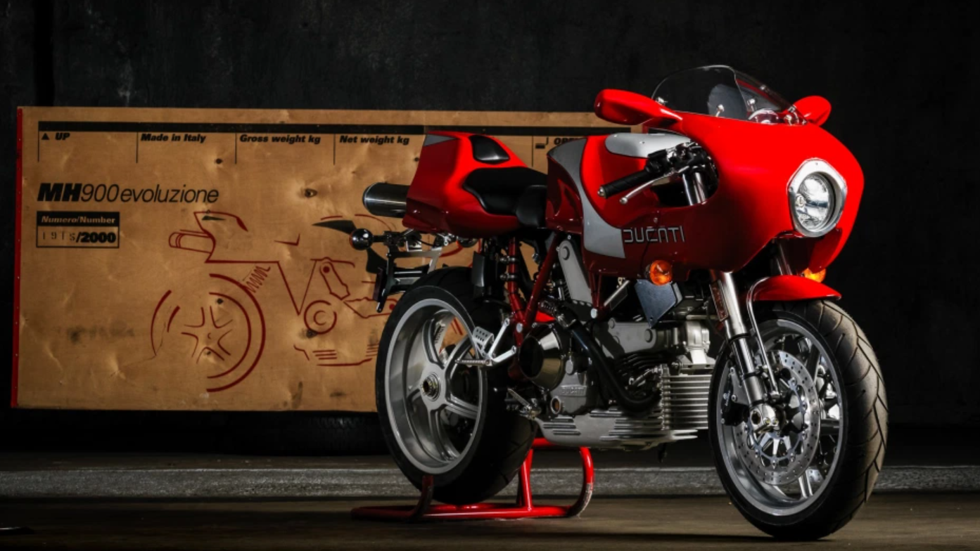 Этот Ducati не ездил все свои 20 лет: его продают вместе с заводским ящиком