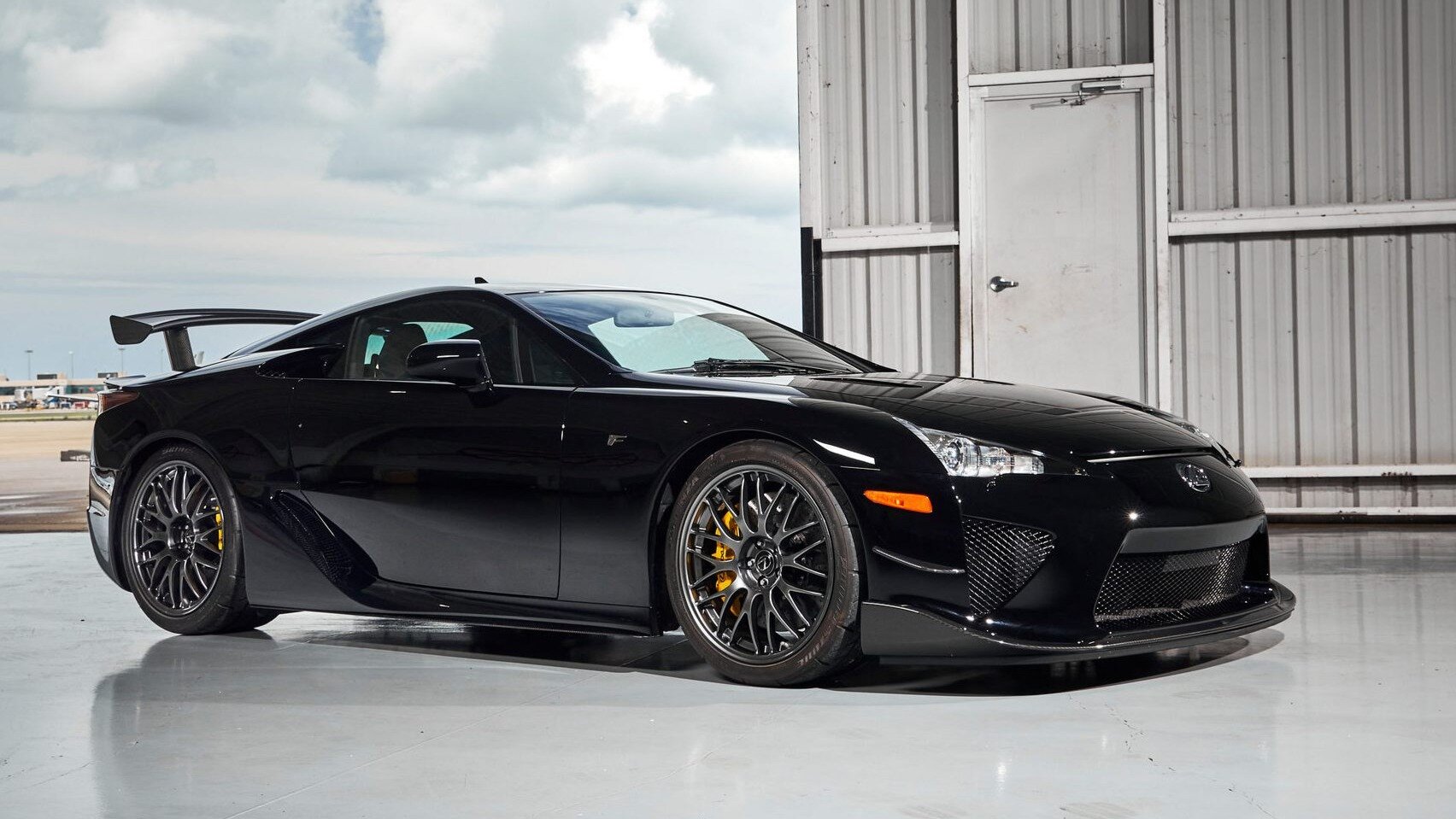 Редкую версию суперкара Lexus LFA продали вчетверо дороже нового
