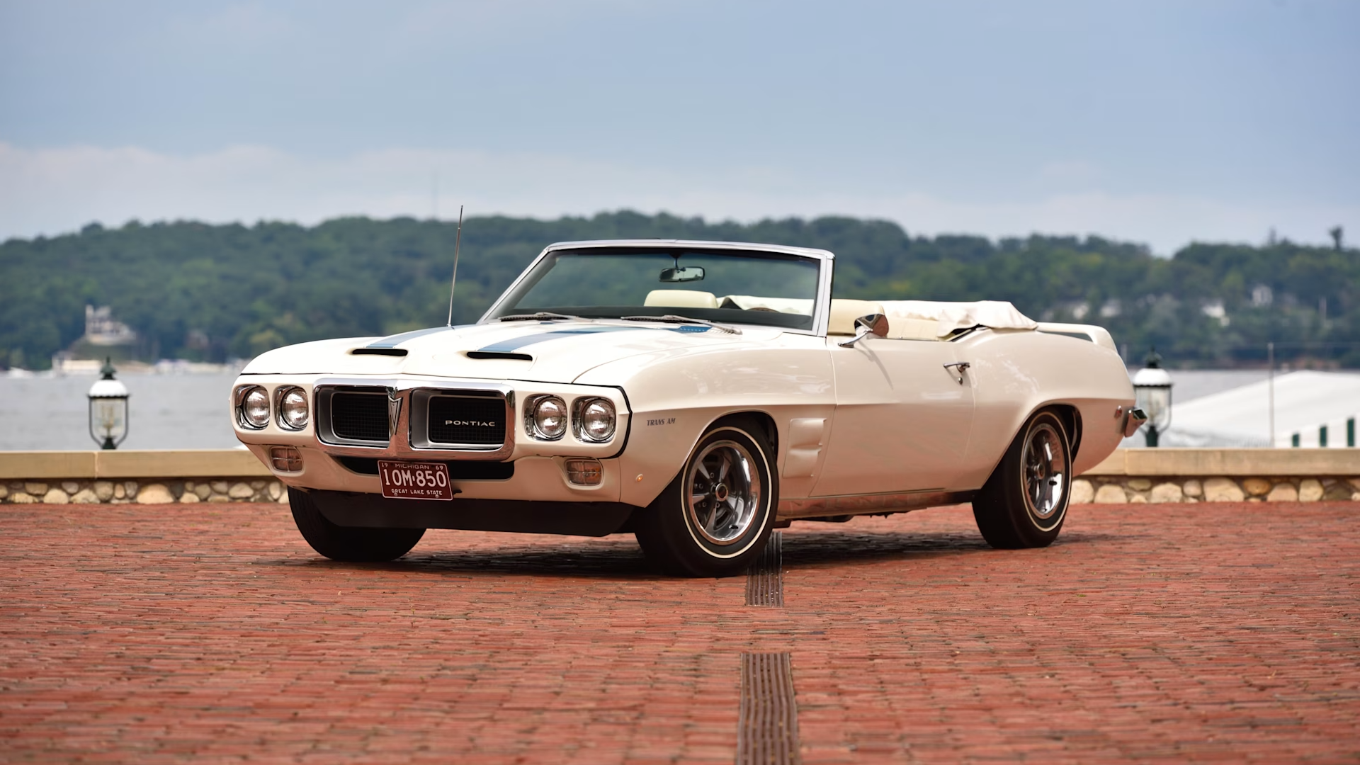 16 км в год: единственный в мире Pontiac Firebird Trans Am уйдёт с молотка
