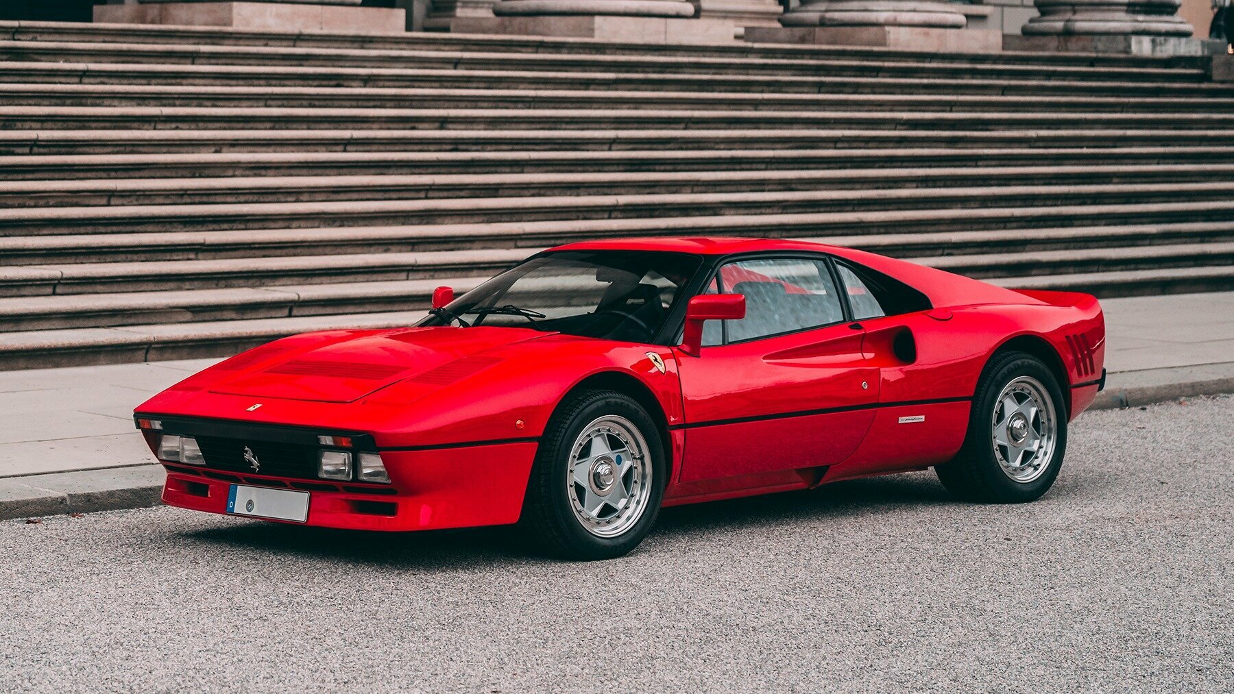 С молотка уйдёт практически новая редкая Ferrari 288 GTO 1984 года