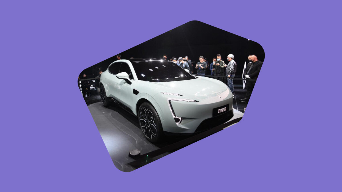 Конкурент Tesla от Huawei и Changan, что общего между машинами и NFT-токенами и тест самого непопулярного Land Rover. Главное за день