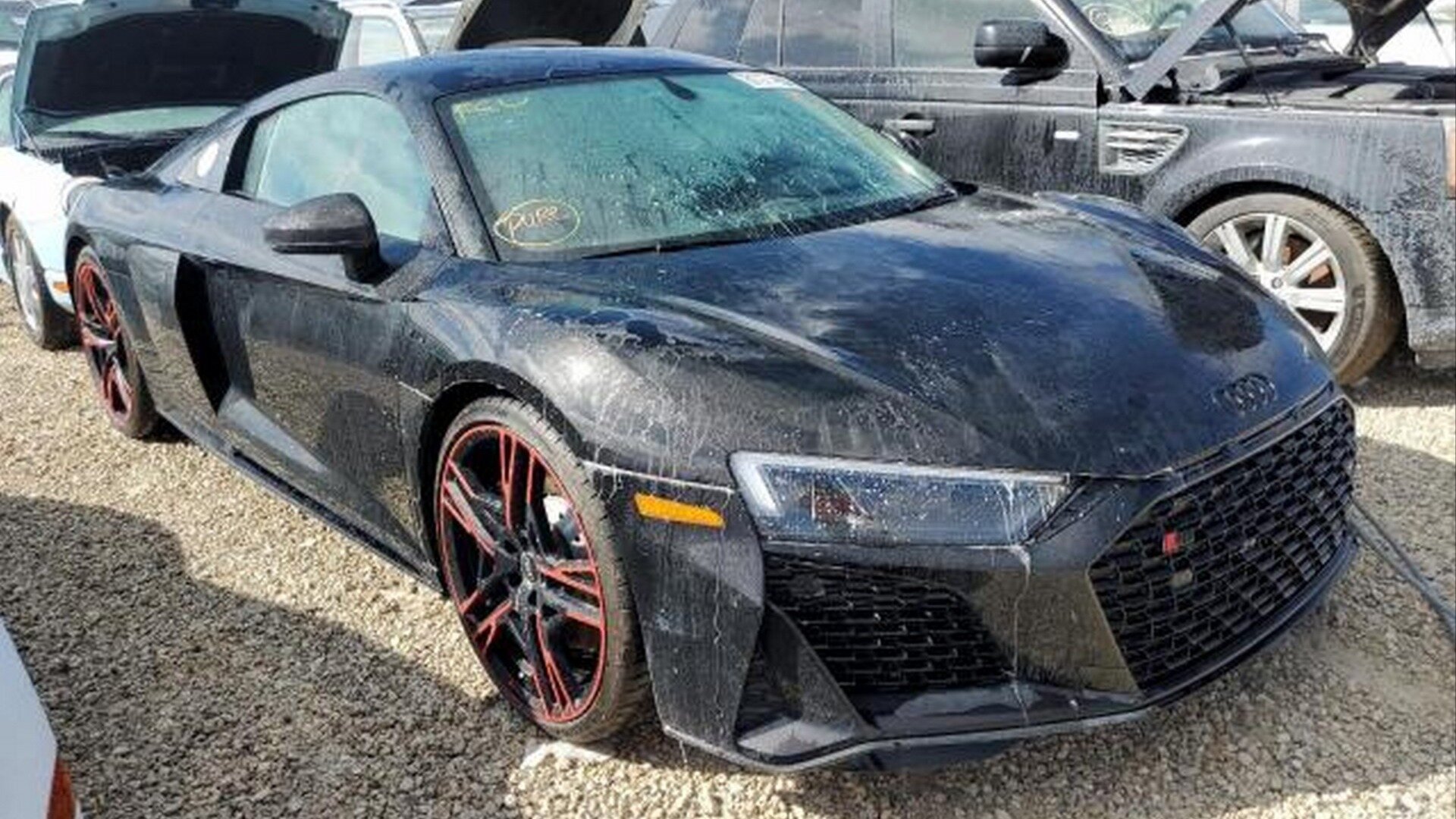 Утонувший во время урагана суперкар Audi R8 пытаются продать на аукционе