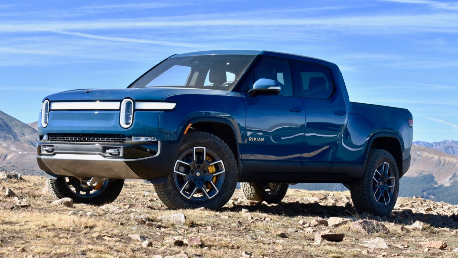 Стартап Rivian приостановил приём заказов на электрокары до конца лета