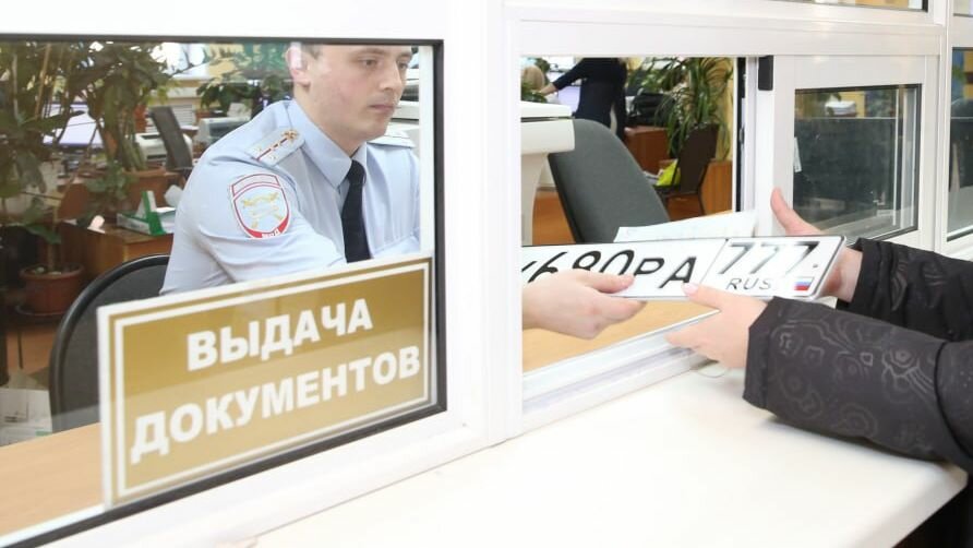 В МВД объяснили огромные очереди в ГИБДД Москвы