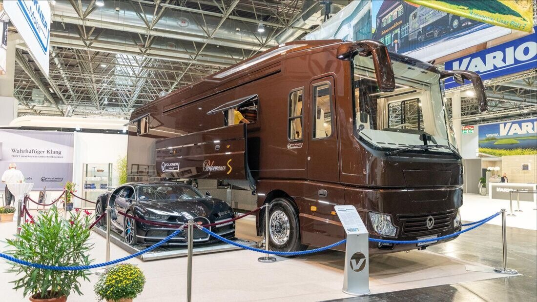 Ультрадорогой дом на колёсах с Bugatti в комплекте подешевел вдвое