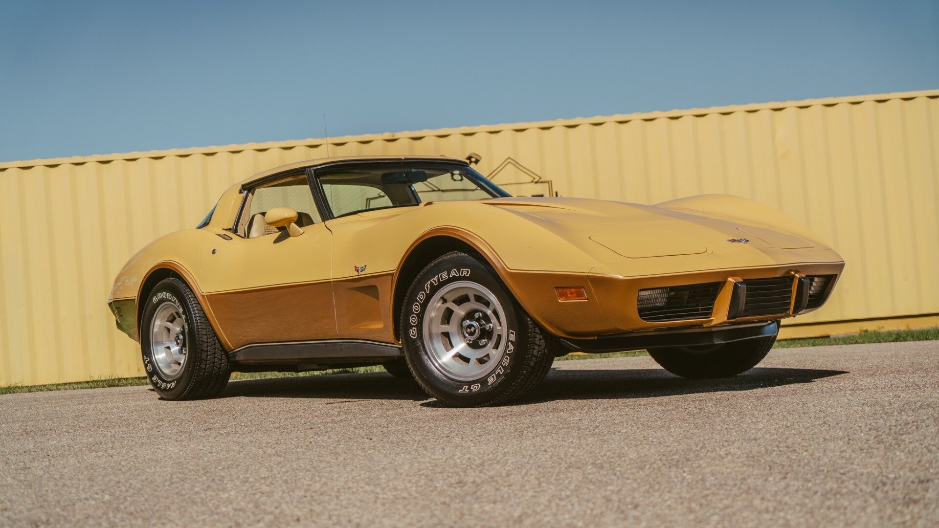 За 47-летний Chevrolet Corvette с мизерным пробегом предложили всего 1,2 миллиона рублей