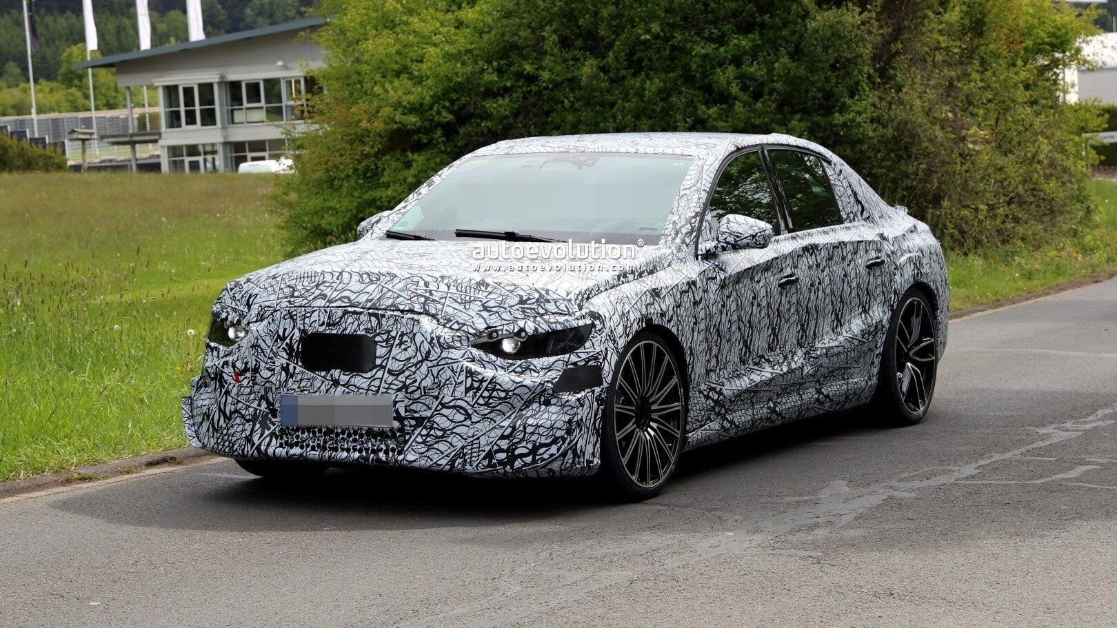 Самый мощный Mercedes-Benz E-класса станет электрокаром
