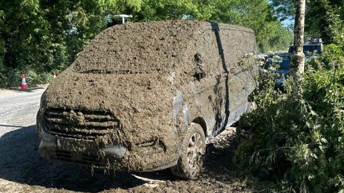 Шотландские фермеры показали, что бывает с теми, кто паркуется где попало