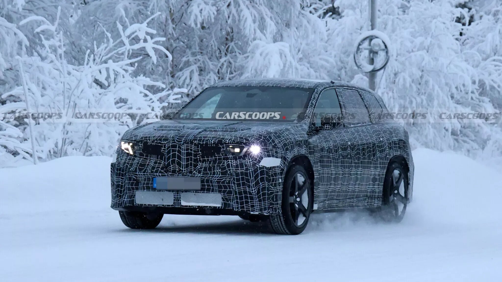 «Заряженный» электрокроссовер BMW iX3 M вышел на тесты