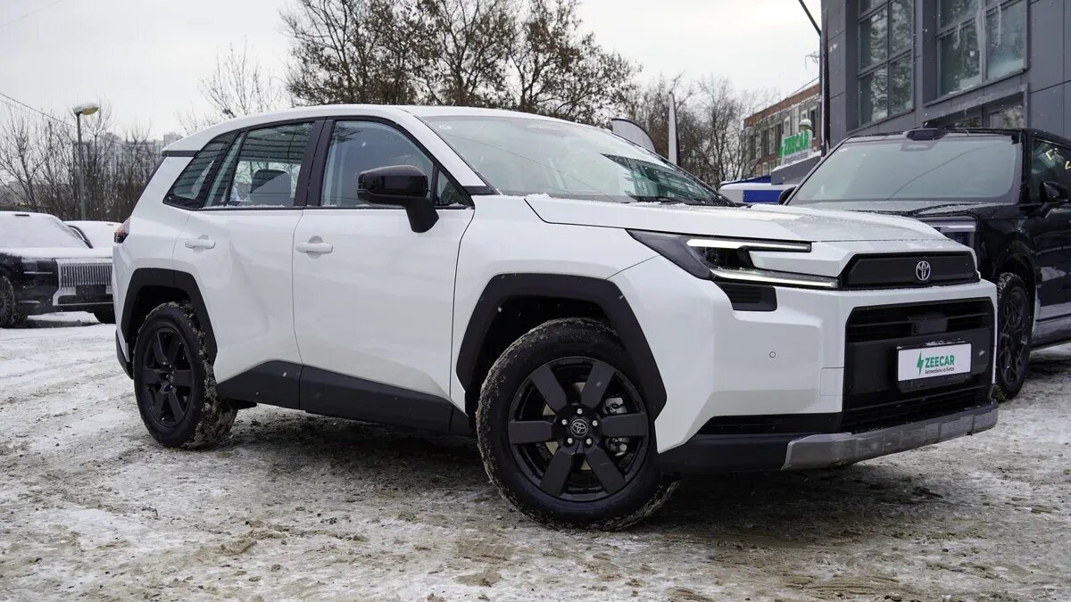 В России в продаже появился Toyota RAV4 нового поколения