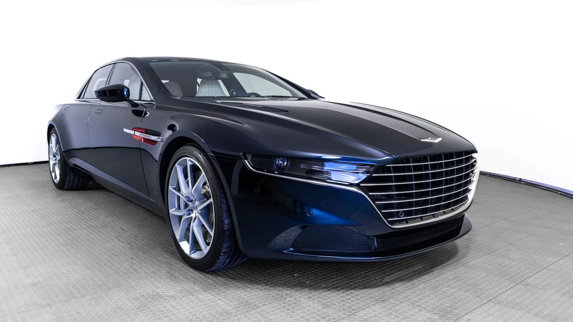 Редчайший седан Aston Martin без пробега оценили в 460 тысяч долларов
