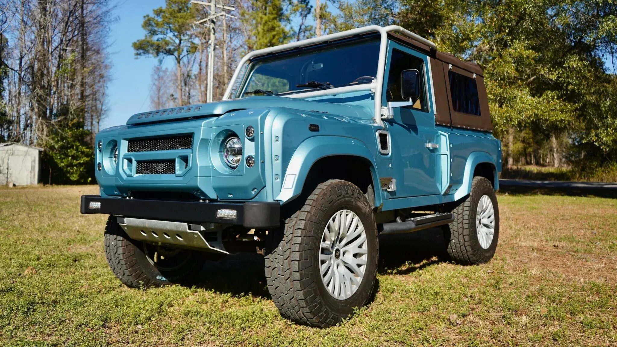 Старый Land Rover оснастили мотором от Chevrolet Corvette