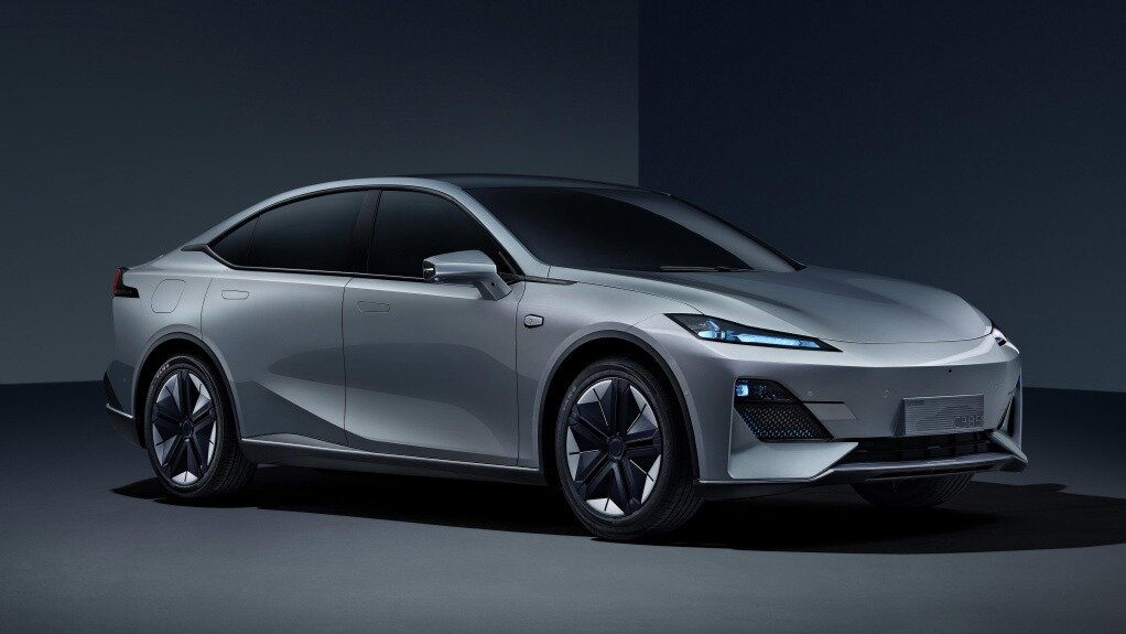 Китайские конкуренты Tesla: марка Changan показала сразу две новинки