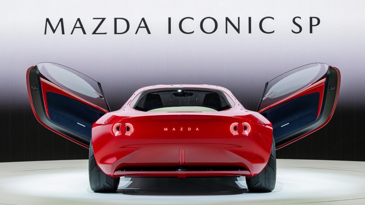 Mazda запатентовала модель с дверями «крылья бабочки» и продольно расположенным мотором