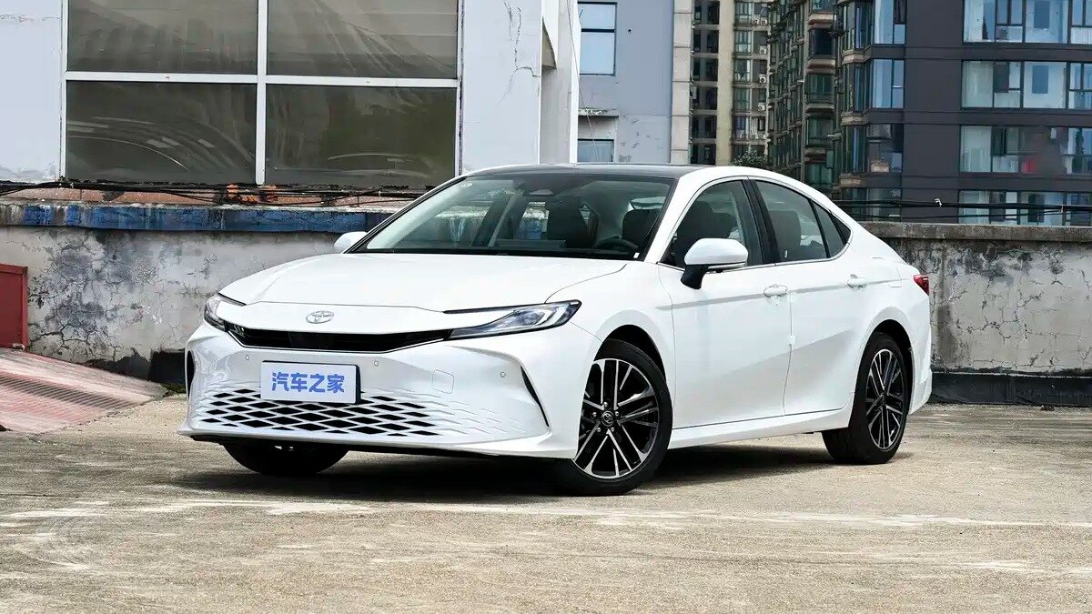 Обновлённая Toyota Camry вышла в предзаказ в Китае по цене Lada Vesta