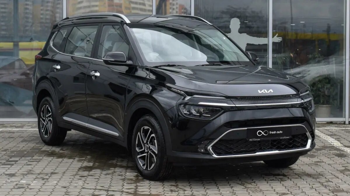 В России появился в продаже новый Kia Carens, который к нам официально никогда не поставлялся