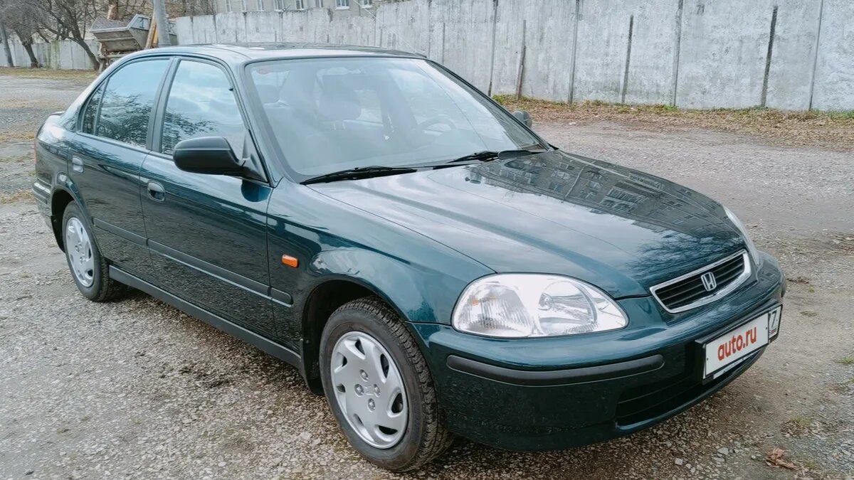 26-летний седан Honda Civic с мизерным пробегом продают по цене Lada Vesta