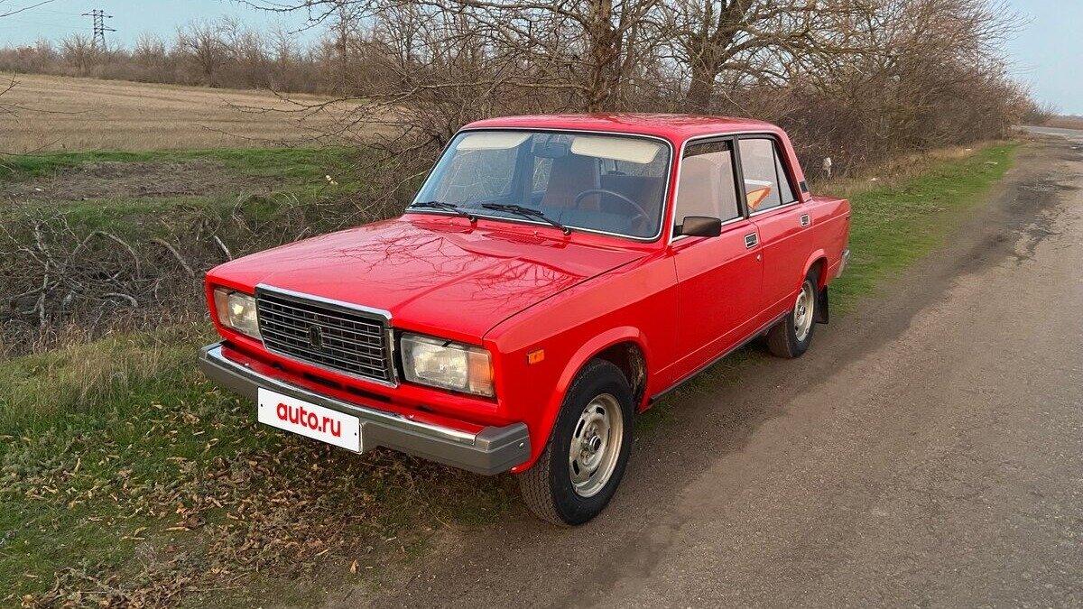 Простоявший больше 40 лет в гараже ВАЗ-2107 оценили дороже новой Lada Vesta