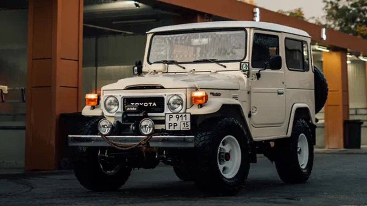 На Авто.ру продают культовый внедорожник Toyota Land Cruiser 40-й серии