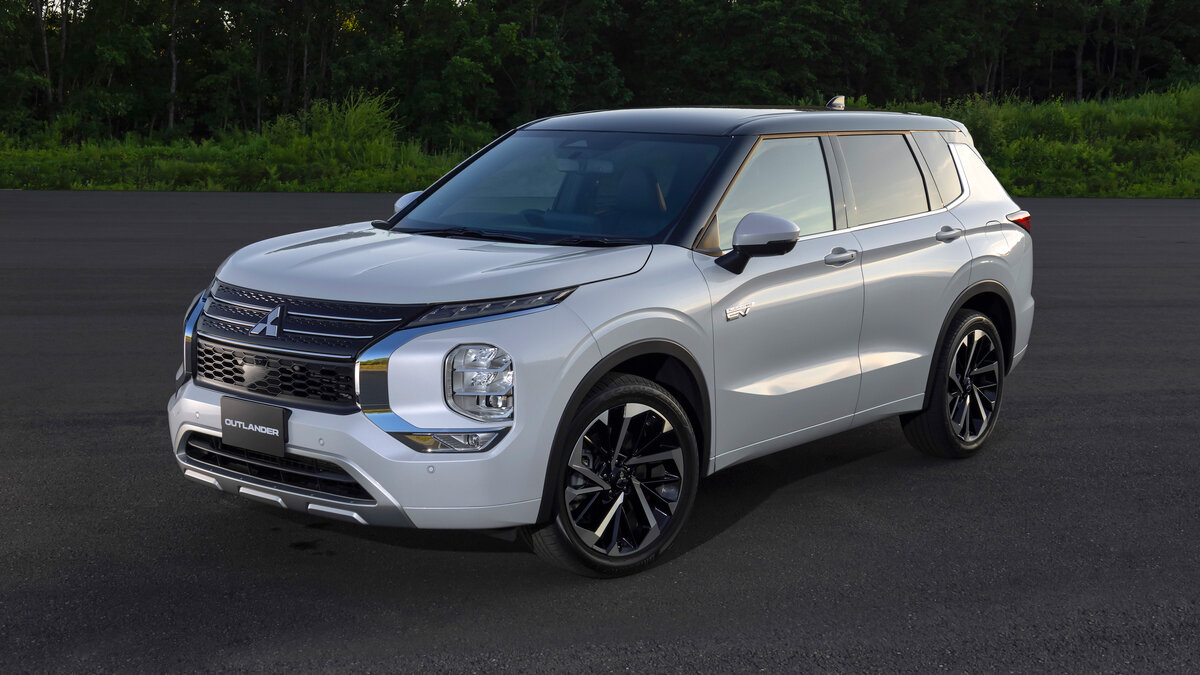 Рассекречены внешность и интерьер гибридного Mitsubishi Outlander нового поколения