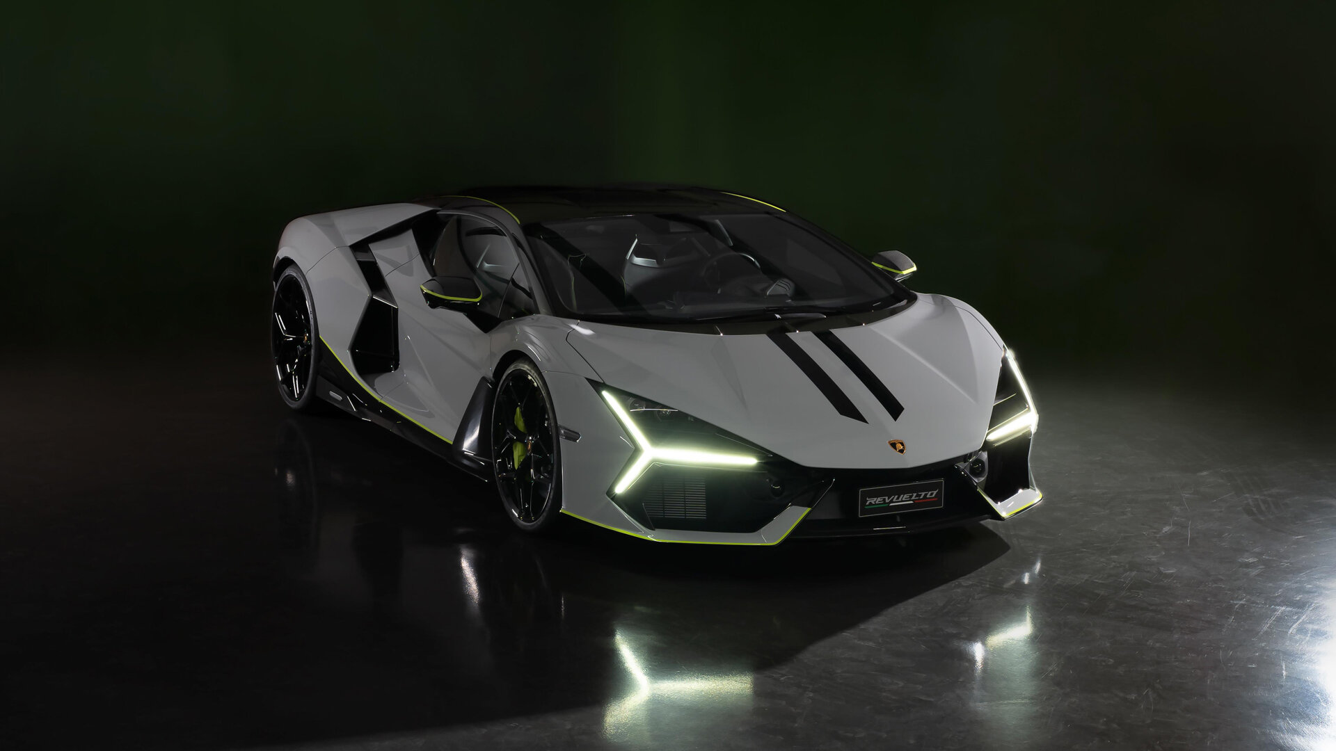 Lamborghini показала эксклюзивный гиперкар Revuelto