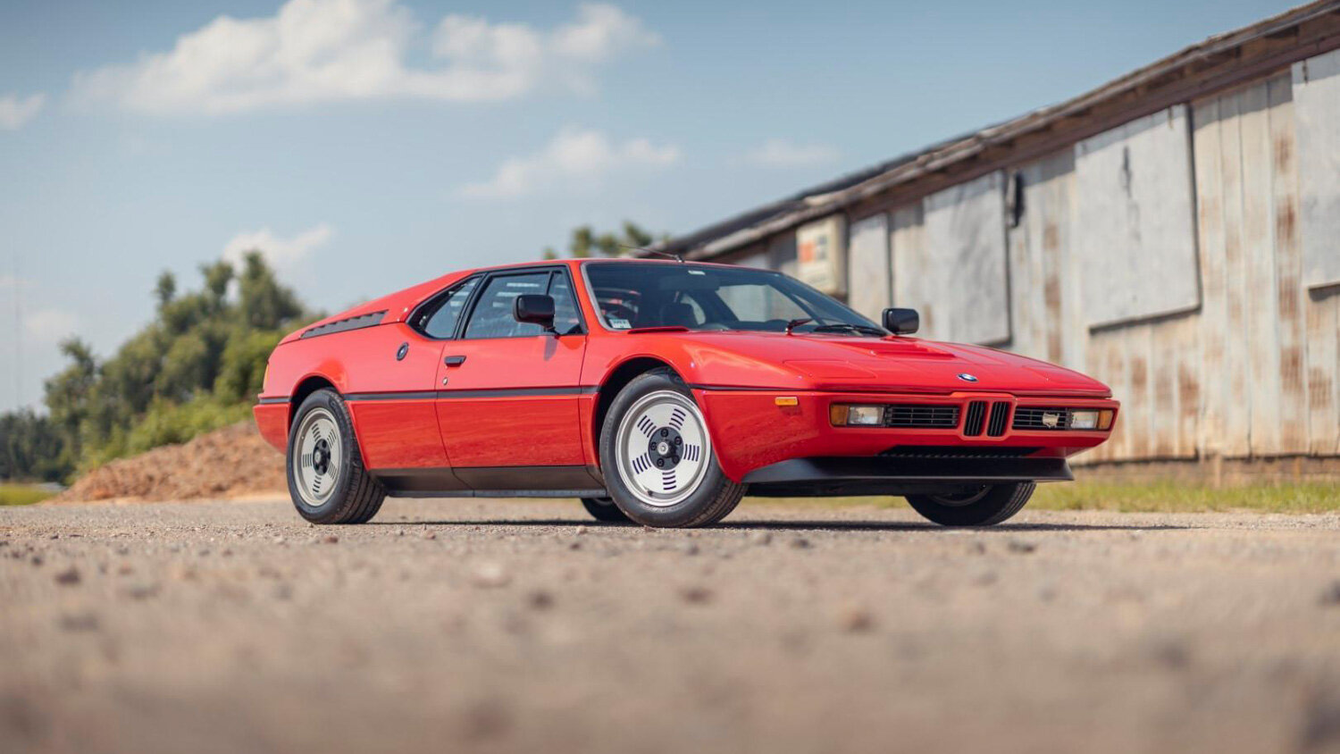 На торги выставили один из четырёхсот выпущенных BMW M1. Его уже оценили в 33 миллиона рублей