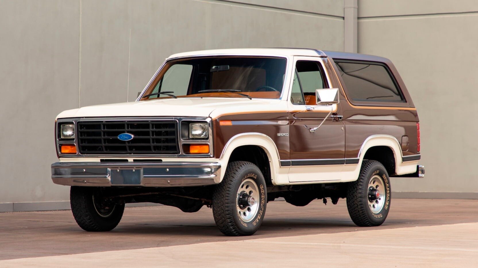 На этом сорокалетнем Ford Bronco проезжали не больше 150 километров в год. Теперь его продают