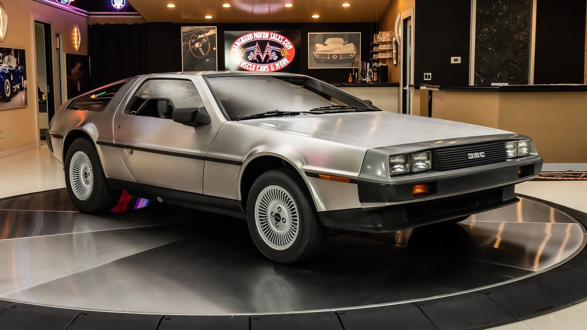 Культовый DeLorean DMC-12 почти без пробега оценили дороже нового BMW M4