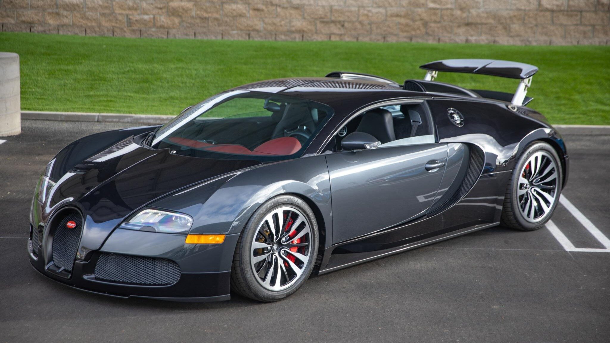 С молотка уйдёт идеально сохранившийся Bugatti Veyron с мизерным пробегом