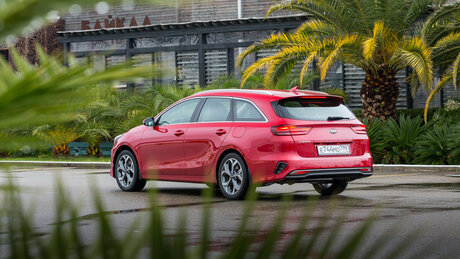 Литрбол: тест неожиданно практичного универсала Kia Ceed SW