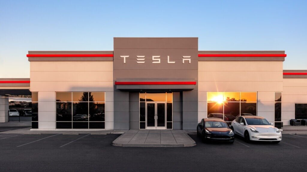 Tesla в Швеции грозит приостановка работы из-за забастовки против бренда