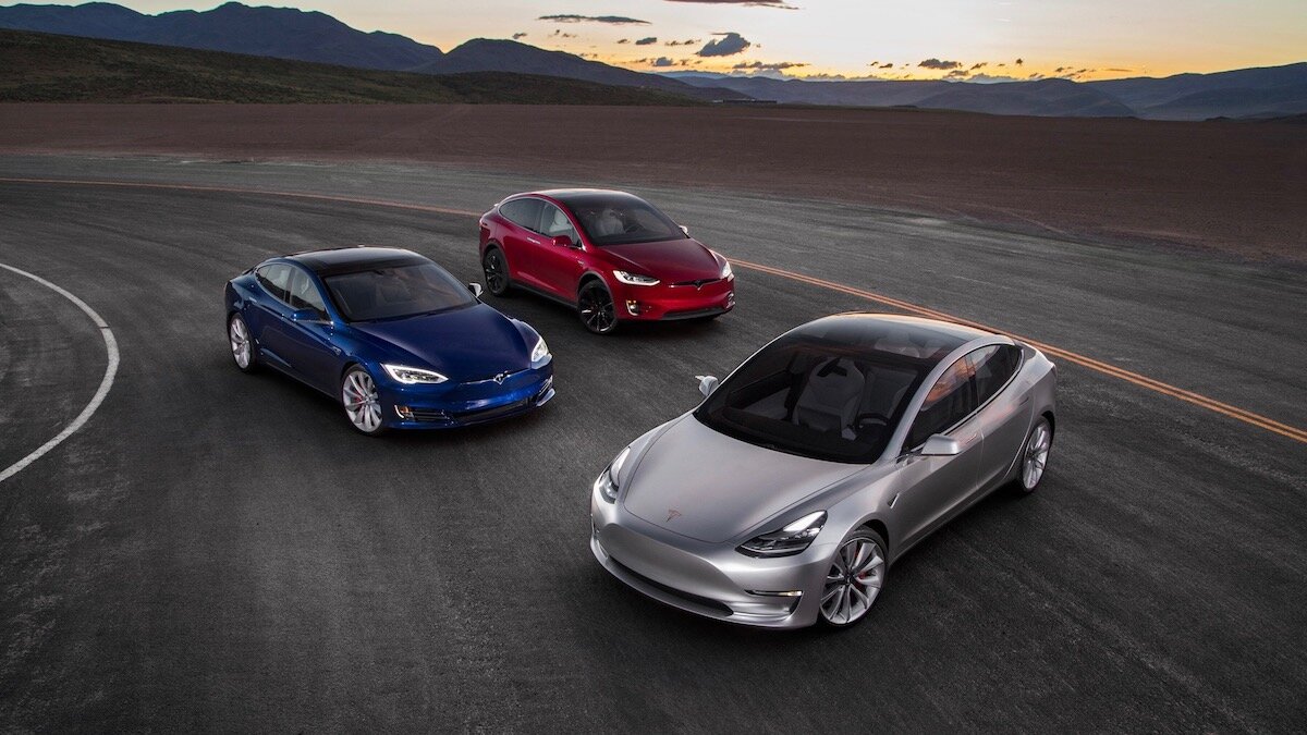 Tesla передумала снижать цены на электромобили. Вместо этого их повысят