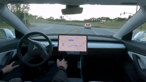 Посмотрите, как новый автопилот Tesla научился проезжать перекрёстки