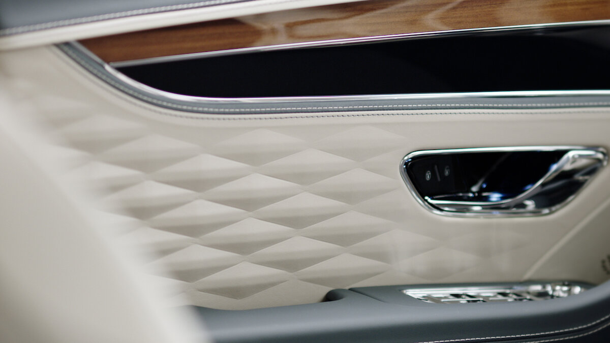 Новый Bentley Flying Spur получит объёмную кожаную отделку