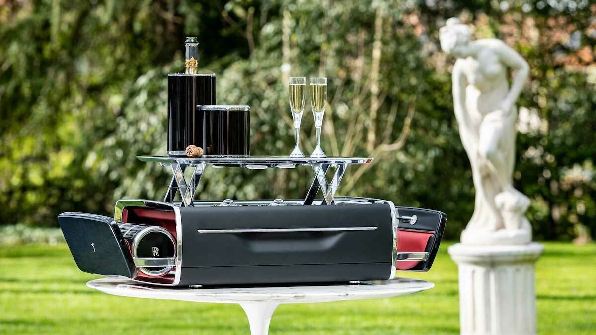 Сколько может стоить ящик для шампанского? А если его сделали в Rolls-Royce?!