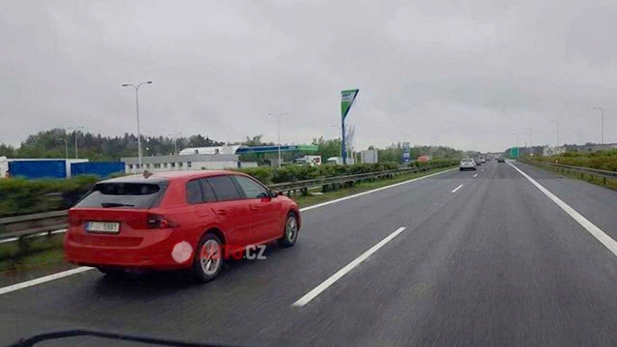 Новую Skoda Octavia сфотографировали почти без камуфляжа