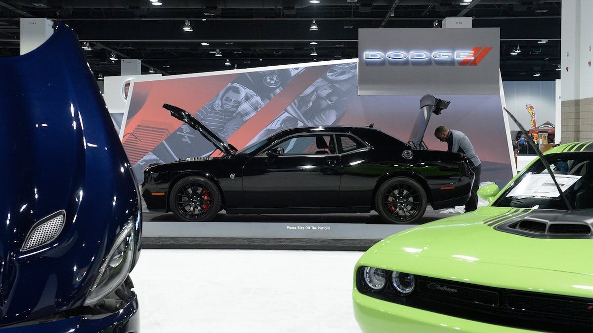 В багажнике выставленного на аукцион Dodge нашли человека 