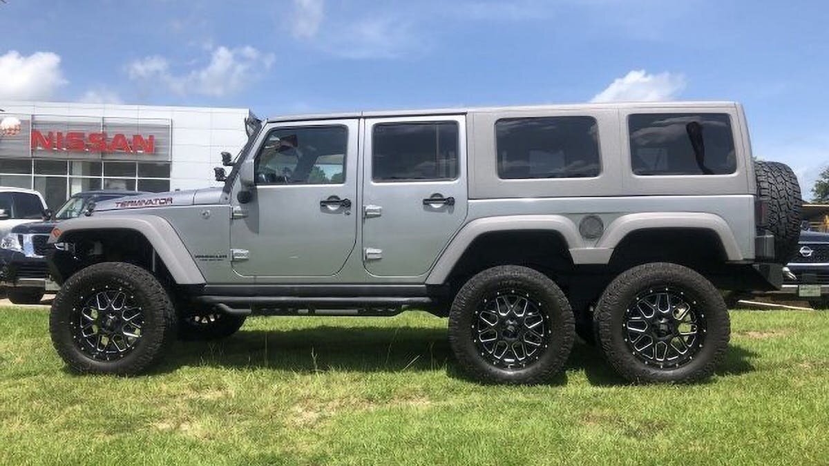 На продажу выставили шестиколёсный Jeep Wrangler