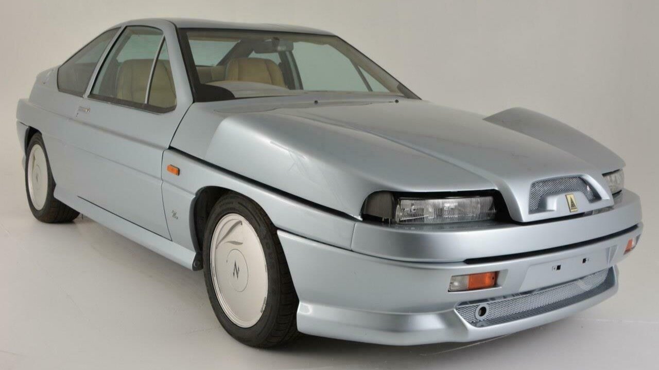 На eBay выставили странный Nissan от Zagato с зеркалами «в капоте»