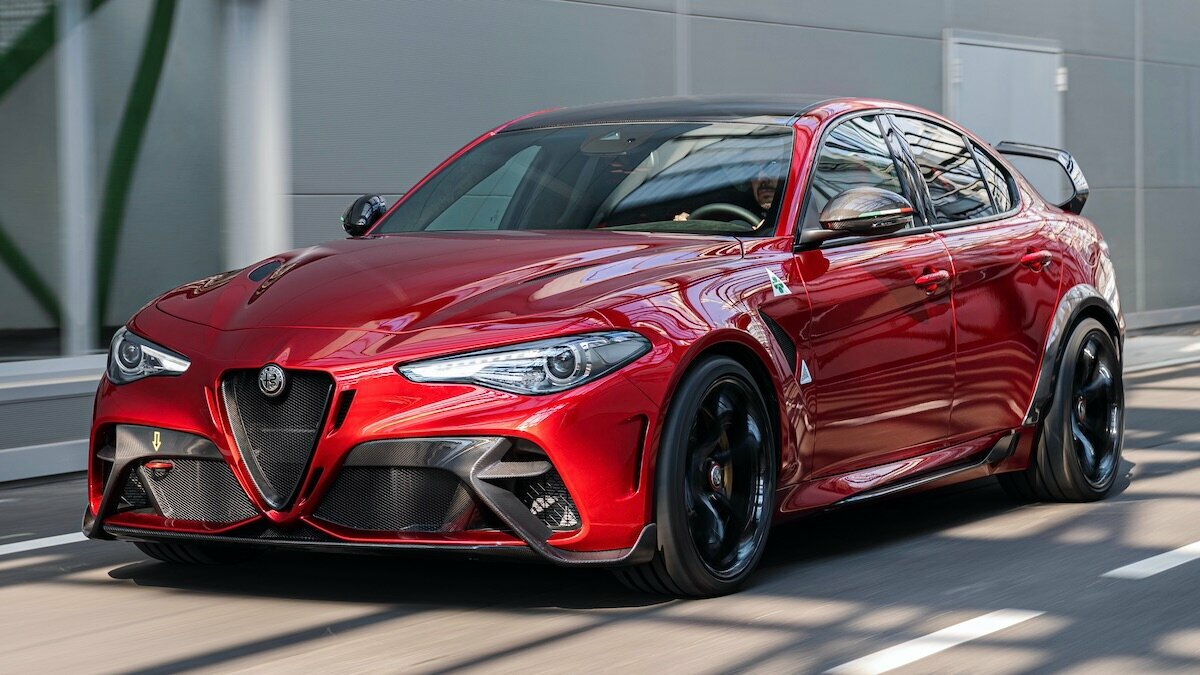 Седан Alfa Romeo Giulia облегчили и сделали 540-сильным