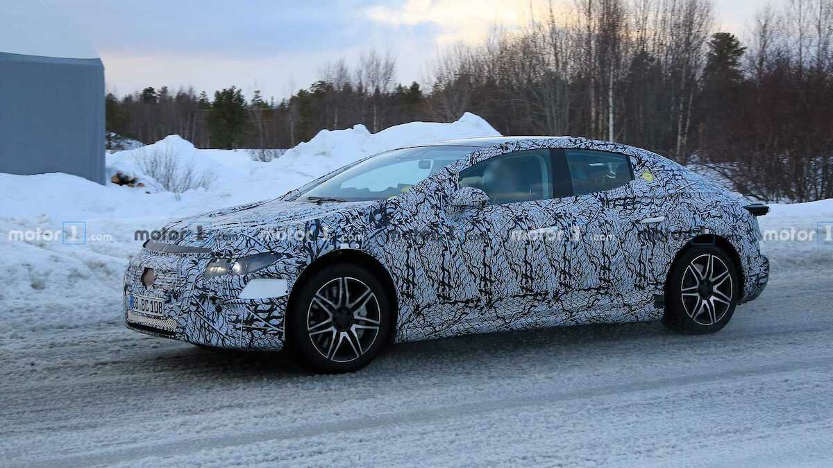 Мерседес начал тестировать конкурента Tesla Model S на обычных дорогах