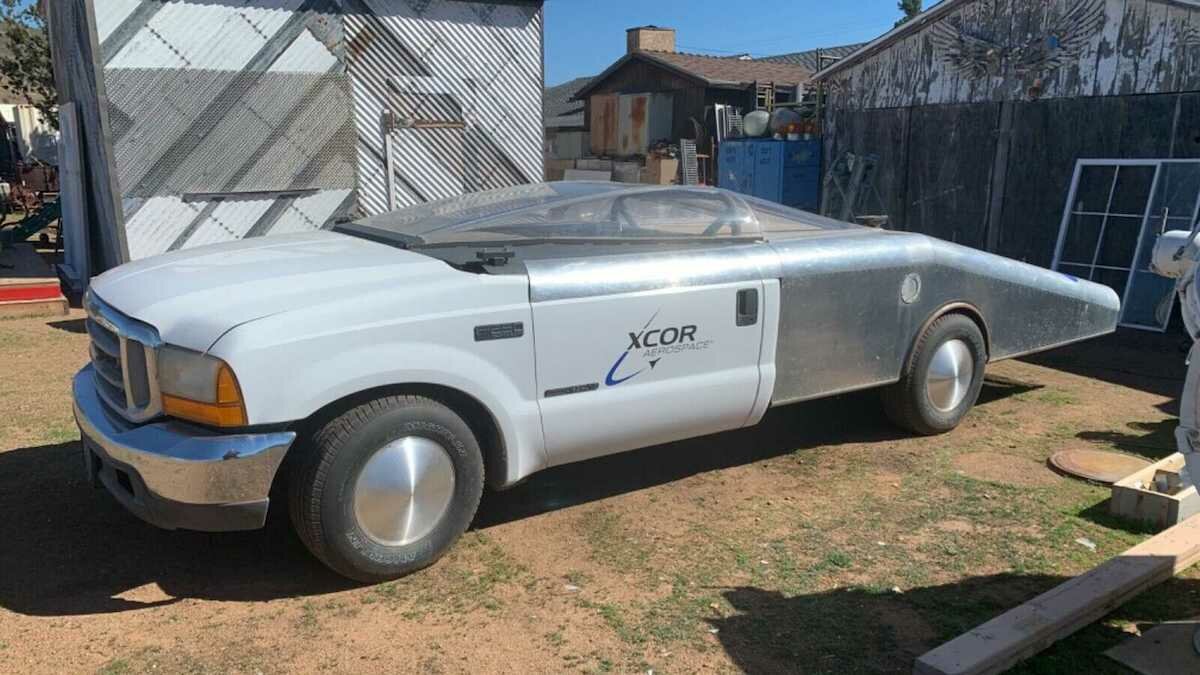 Созданный для тестов космических аппаратов Форд отдают почти даром